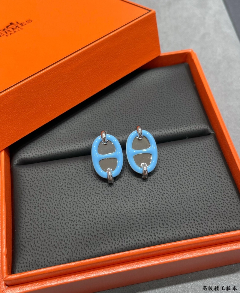 H**me5 earrings